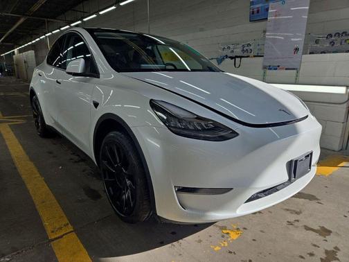 Pearl White Multi-Coat 2023 Tesla Model Y Long Range Dual Motor All-Wheel Drive
