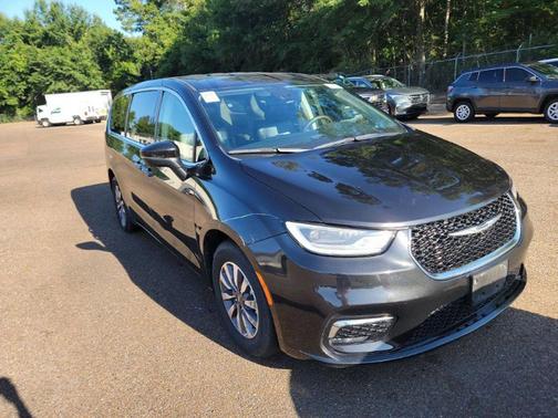 Brilliant Black Crystal Pearlcoat 2023 Chrysler Pacifica Hybrid Touring L