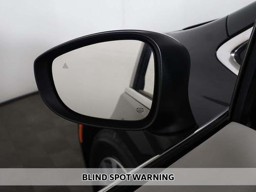Brilliant Black Crystal Pearlcoat 2023 Chrysler Pacifica Hybrid Touring L