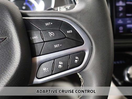 Brilliant Black Crystal Pearlcoat 2023 Chrysler Pacifica Hybrid Touring L