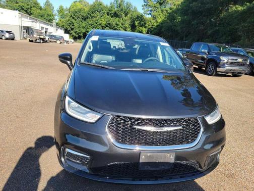 Brilliant Black Crystal Pearlcoat 2023 Chrysler Pacifica Hybrid Touring L