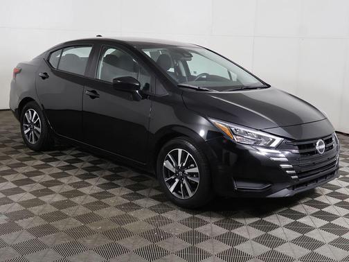 Super Black Metallic 2025 Nissan Versa 1.6 SV