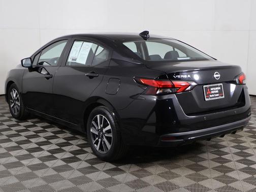 Super Black Metallic 2025 Nissan Versa 1.6 SV