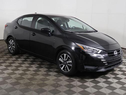 Super Black Metallic 2025 Nissan Versa 1.6 SV