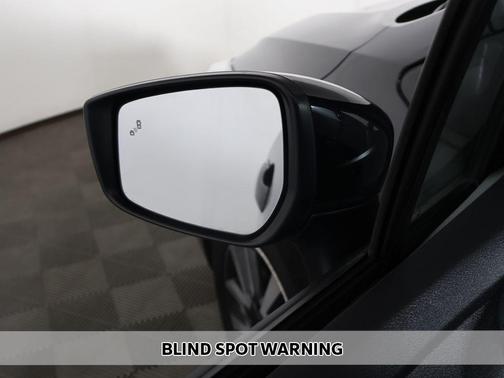 Super Black Metallic 2025 Nissan Versa 1.6 SV