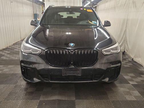 Black 2022 BMW X5 xDrive40i