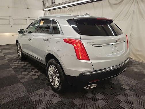 Radiant Silver Metallic 2018 Cadillac XT5 Luxury