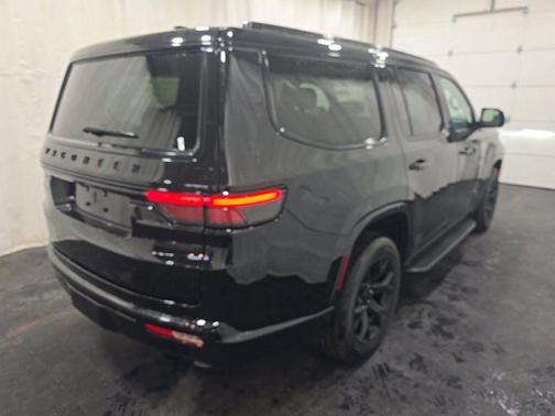 Diamond Black Crystal Pearlcoat 2024 Jeep Wagoneer Series II Carbide