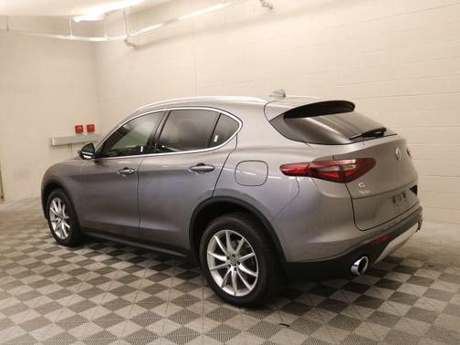 Photo 4 of 15 of 2018 Alfa Romeo Stelvio Ti