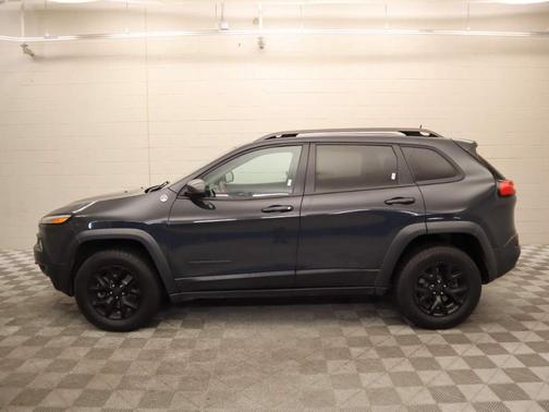 Photo 2 of 10 of 2016 Jeep Cherokee Trailhawk