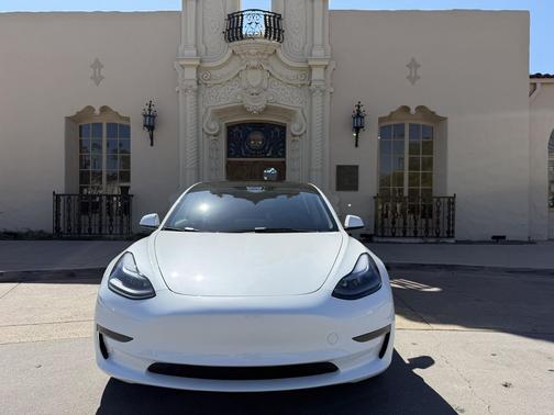 Pearl White Multi-Coat 2018 Tesla Model 3 Long Range