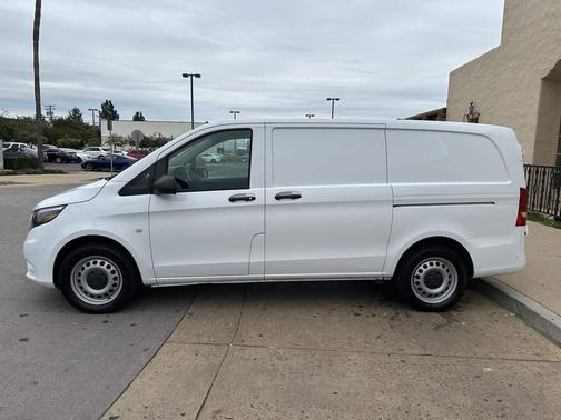 2022 Mercedes-Benz Metris Base