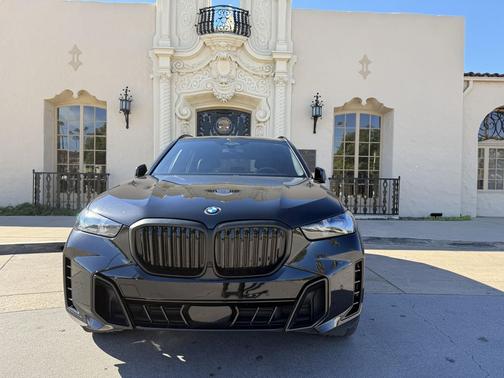 Black Sapphire Metallic 2024 BMW X5 xDrive40i