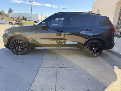 Black Sapphire Metallic 2024 BMW X5 xDrive40i