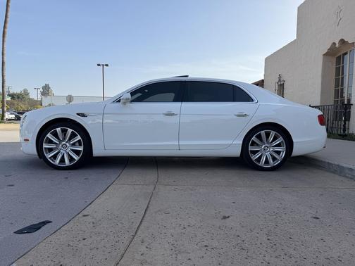 WHITE 2018 Bentley Flying Spur V8