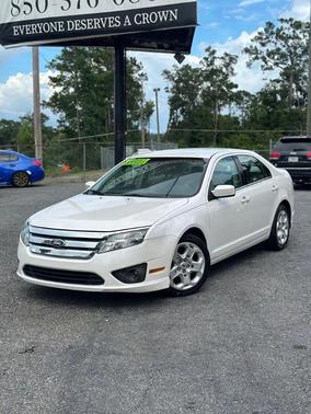White 2010 Ford Fusion SE