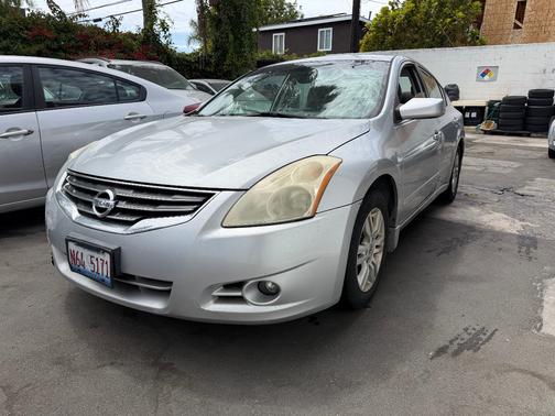 SILVER 2012 Nissan Altima 2.5 S