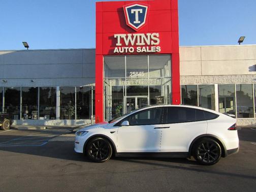 White 2023 Tesla Model X