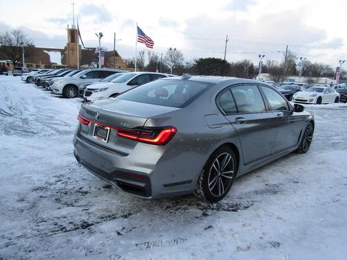 2021 BMW 750 i xDrive