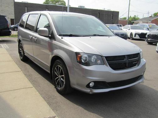Silver 2018 Dodge Grand Caravan SE