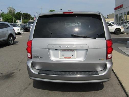 Silver 2018 Dodge Grand Caravan SE
