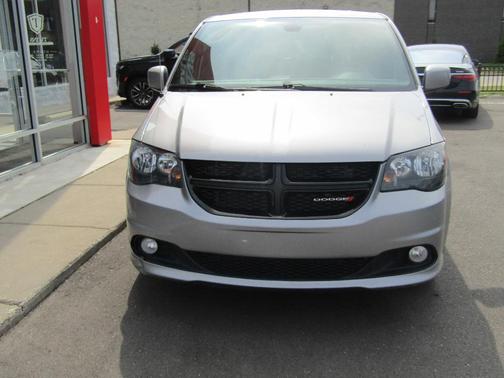 Silver 2018 Dodge Grand Caravan SE