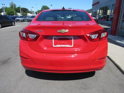 Red 2018 Chevrolet Cruze LS
