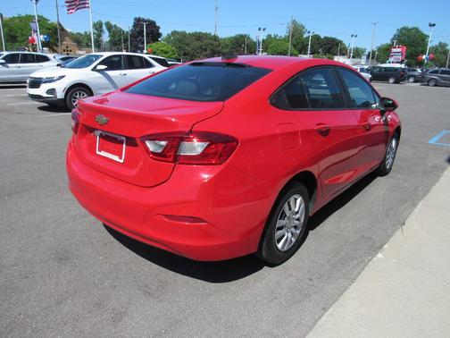Red 2018 Chevrolet Cruze LS