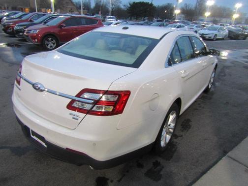 White 2018 Ford Taurus SEL