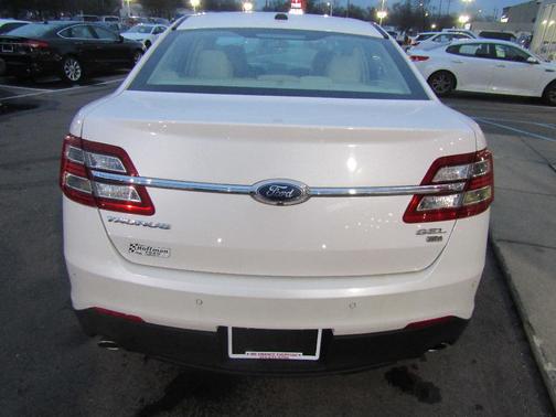 White 2018 Ford Taurus SEL