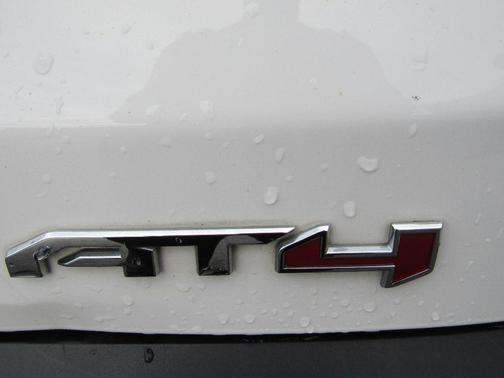 White 2020 GMC Acadia AT4