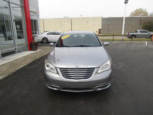 2013 Chrysler 200 Touring