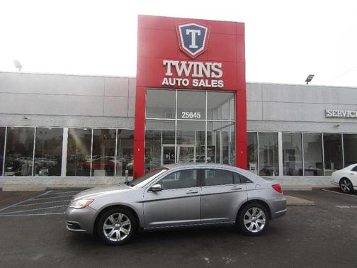 2013 Chrysler 200 Touring