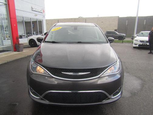 Gray 2017 Chrysler Pacifica Touring-L