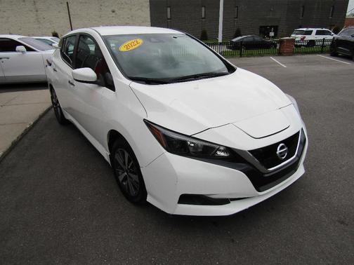 Glacier White 2022 Nissan Leaf S PLUS