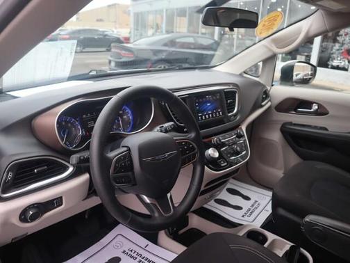 2020 Chrysler Voyager L