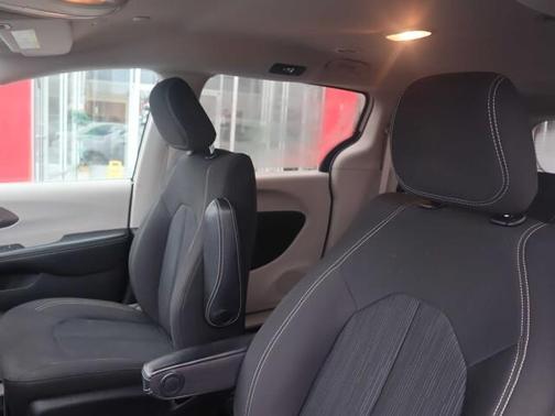 2020 Chrysler Voyager L