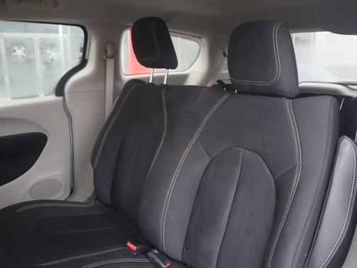 2020 Chrysler Voyager L