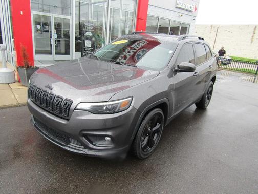 Gray 2019 Jeep Cherokee Altitude