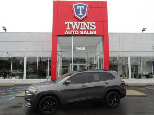 Gray 2019 Jeep Cherokee Altitude