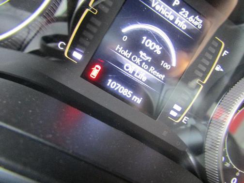 Gray 2019 Jeep Cherokee Altitude