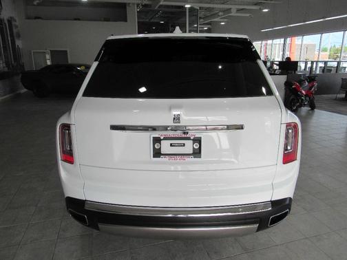 White 2019 Rolls-Royce Cullinan