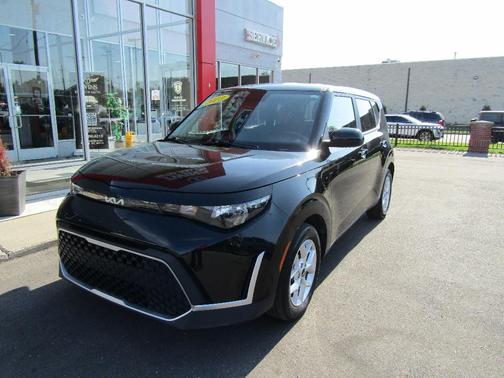 Black 2023 Kia Soul LX