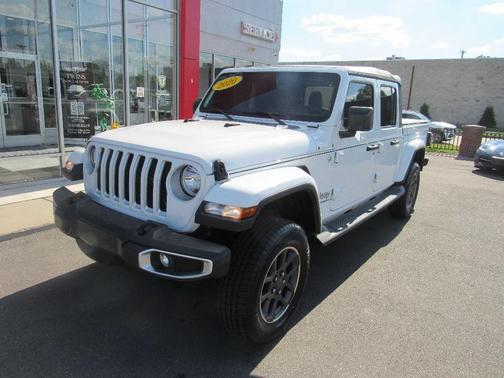 White 2020 Jeep Gladiator Overland