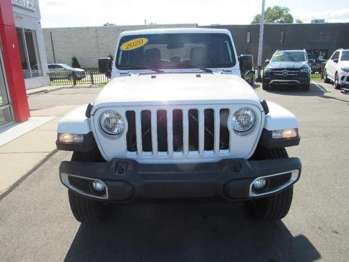 White 2020 Jeep Gladiator Overland