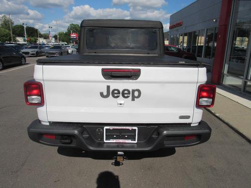 White 2020 Jeep Gladiator Overland