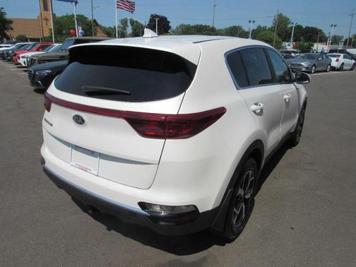 White 2021 Kia Sportage LX