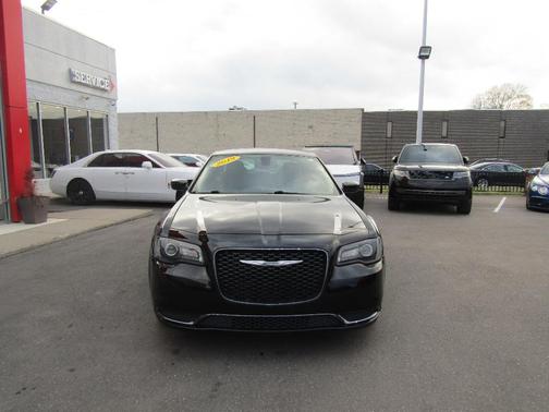 Black 2019 Chrysler 300 Touring