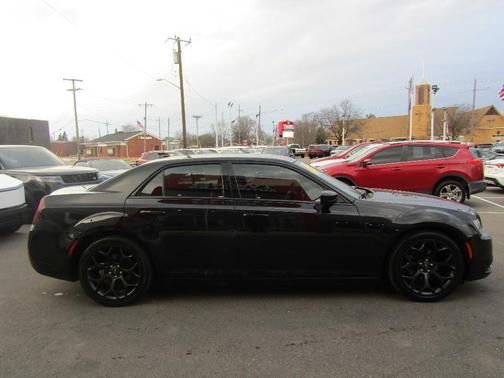 Black 2019 Chrysler 300 Touring