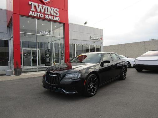 Black 2019 Chrysler 300 Touring